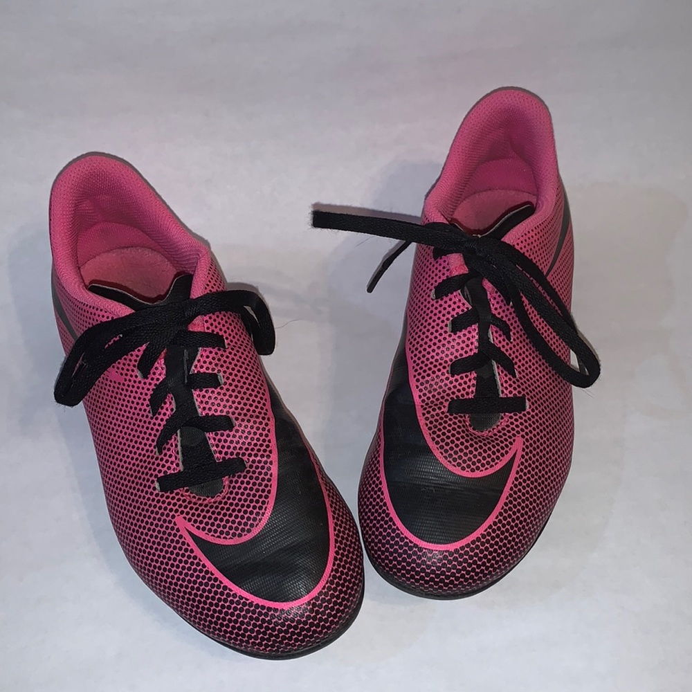 NIKE Girls cleats